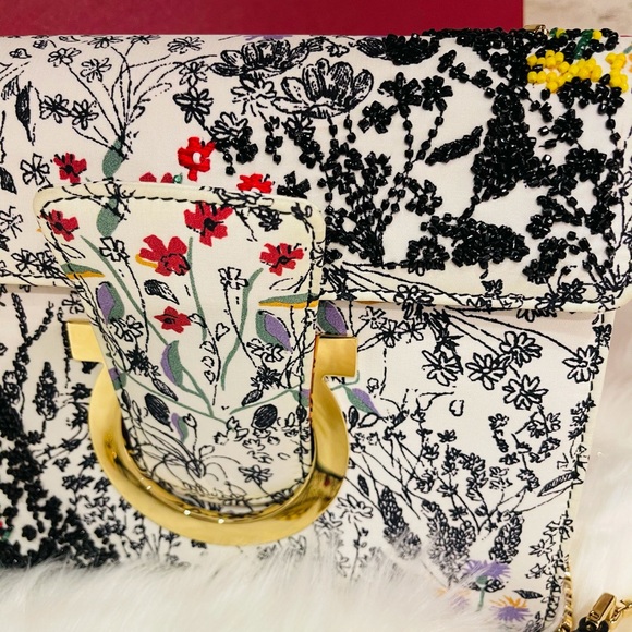 Super Rare Ferragamo Purse!!! Used once! 🤩 - Picture 2 of 4